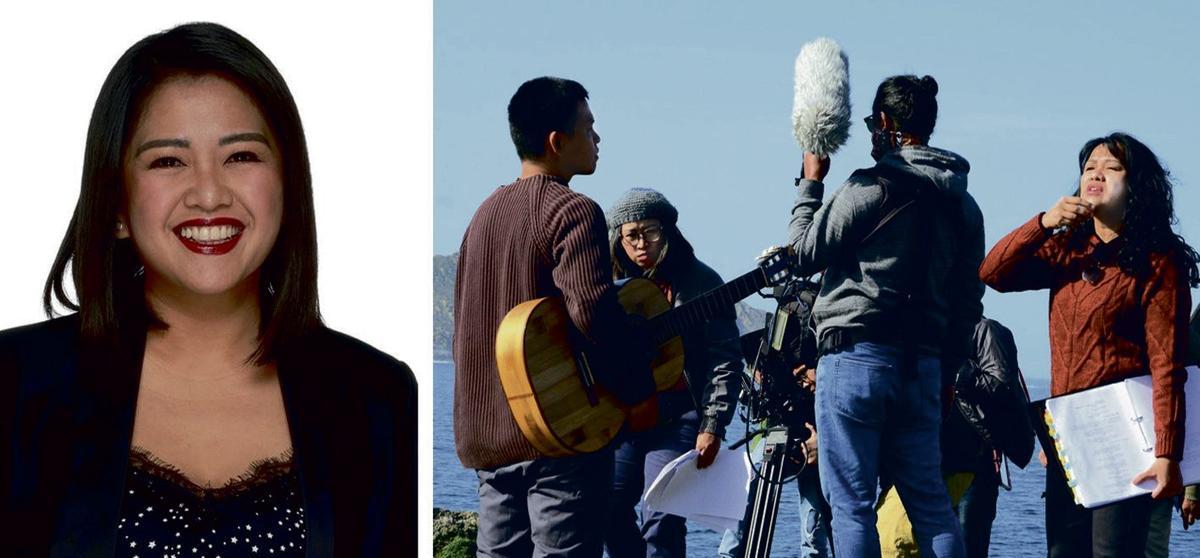 A directora filipina Sigrid Andrea Bernardo e a rodaxe en Cabo Home. | FDV