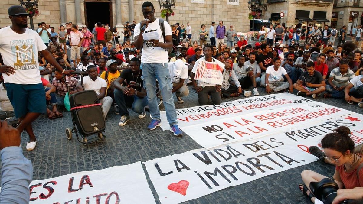 Manifestación de los manteros en Plaza Sant Jaume