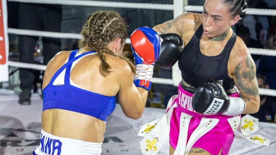 &quot;La Espartana&quot; cae frente a la campeona del Mundo de boxeo en un combate que le dejó muy mal sabor de boca: &quot;Tengo que tener algo más de maldad&quot;