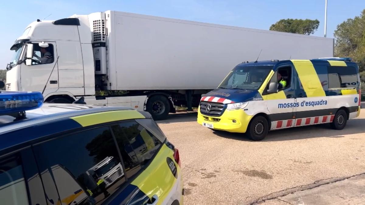 Descubren 110 kilos de hachís ocultos en un doble fondo de un camión en Abrera