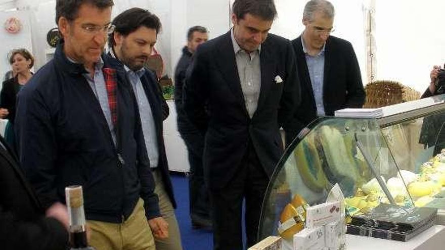 Núñez Feijóo, ayer, en un stand de Galicia en Hamburgo.