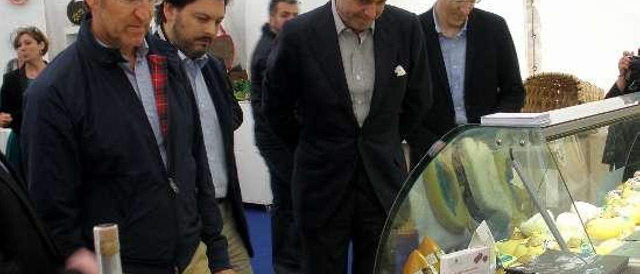 Núñez Feijóo, ayer, en un stand de Galicia en Hamburgo.