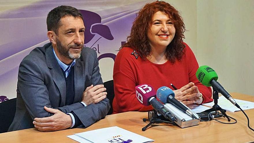 Antoni Amengual y Maria AntÃ²nia Sureda en la sede de El Pi.