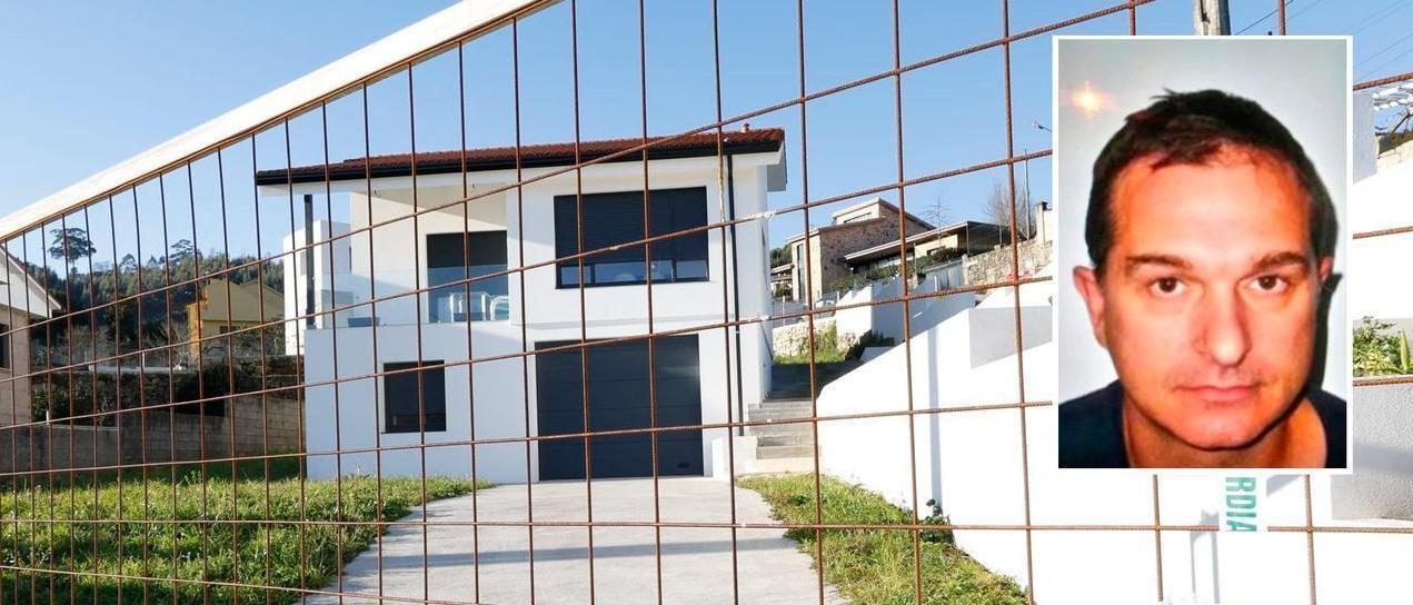 El presunto asesino de Beatriz Lijó. De fondo, la casa donde falleció la víctima.