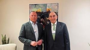 El CEO de Norges Bank, Nicolai Tangen, y el presidente de Iberdrola, Ignacio Sánchez Galán, en Davos.