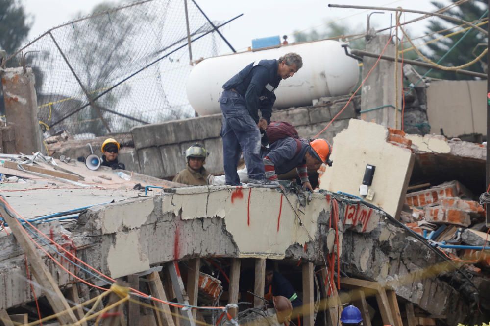 Ciudad de México busca supervivientes entre los escombros