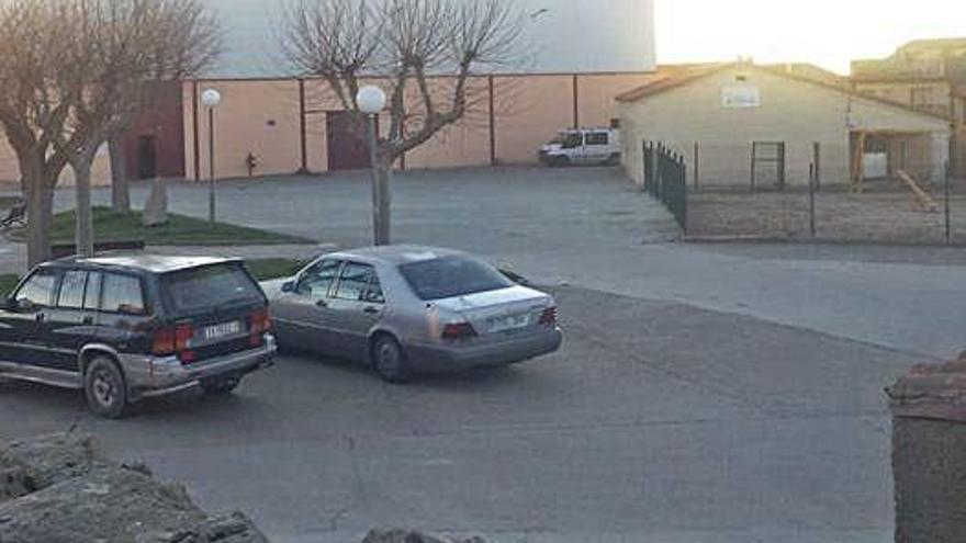 Velatorio de Pereruela ubicado en un aula de las viejas escuelas, situadas a la derecha del frontón.