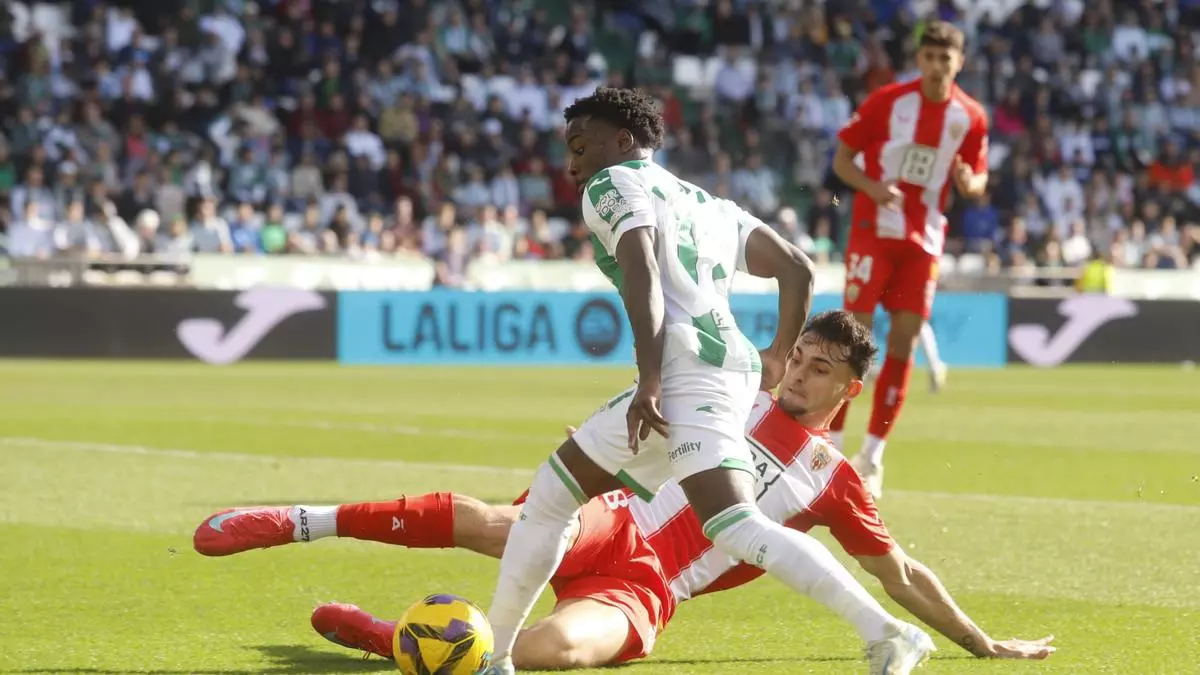 La pegada del Almería sofoca la racha del Córdoba CF en El Arcángel