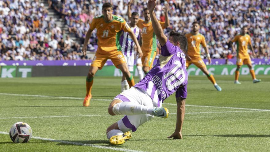 Sin goles entre un Valladolid sin puntería y un Betis con diez