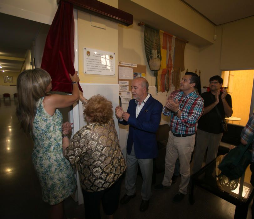 En la inauguración de unos nuevos locales de la Asociación de Vecinos la Voz de la Florida (2015)