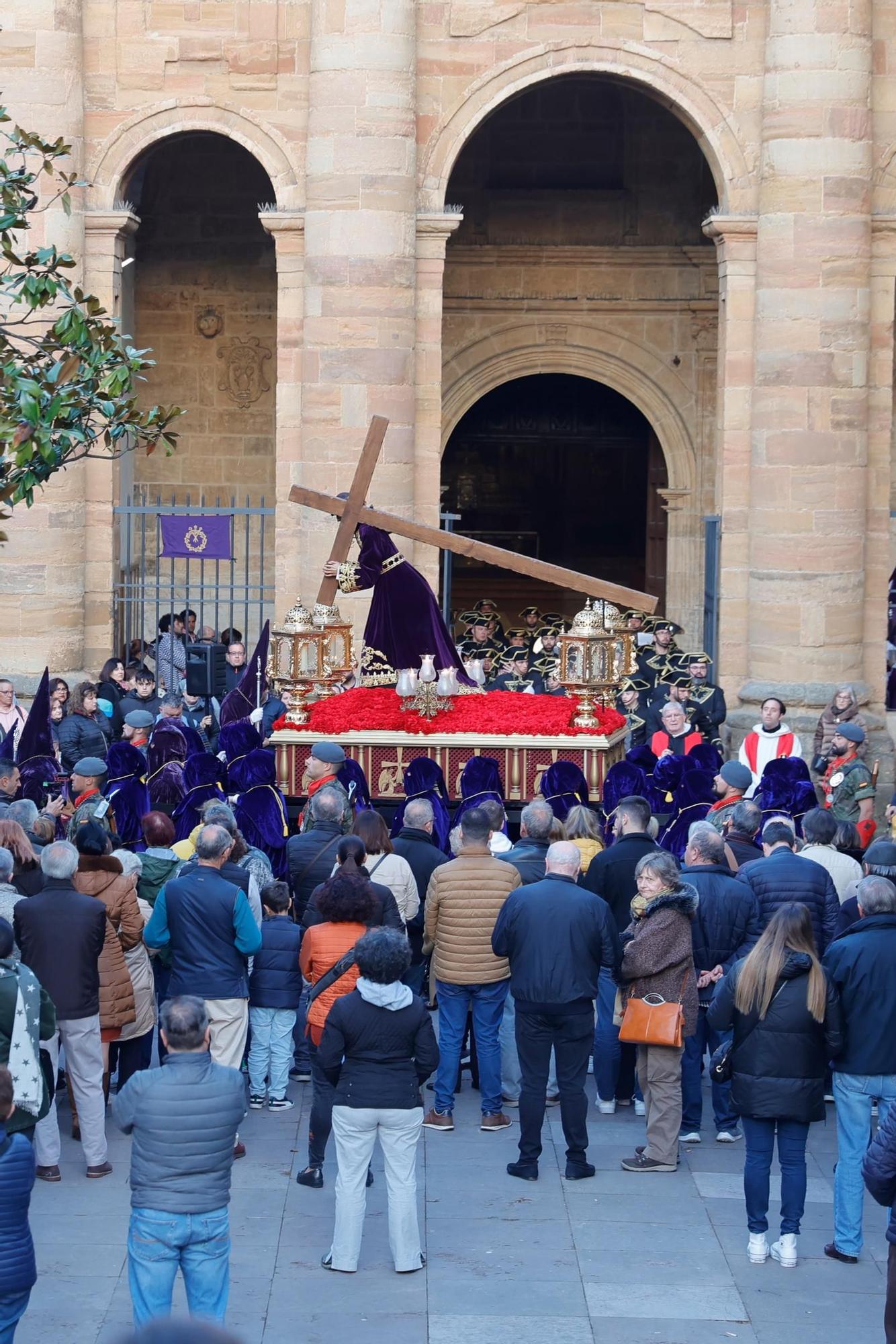 El Señor de Oviedo atrae multitudes: mira las fotos de la procesión del Nazareno