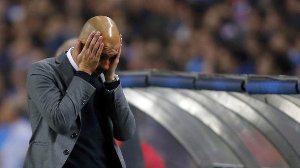 Pep Guardiola es lamenta a la banqueta del Dragao durant el partit de Champions contra el Porto. Pep Guardiola es lamenta a la banqueta del Dragao durant el partit de Champions contra el Porto.