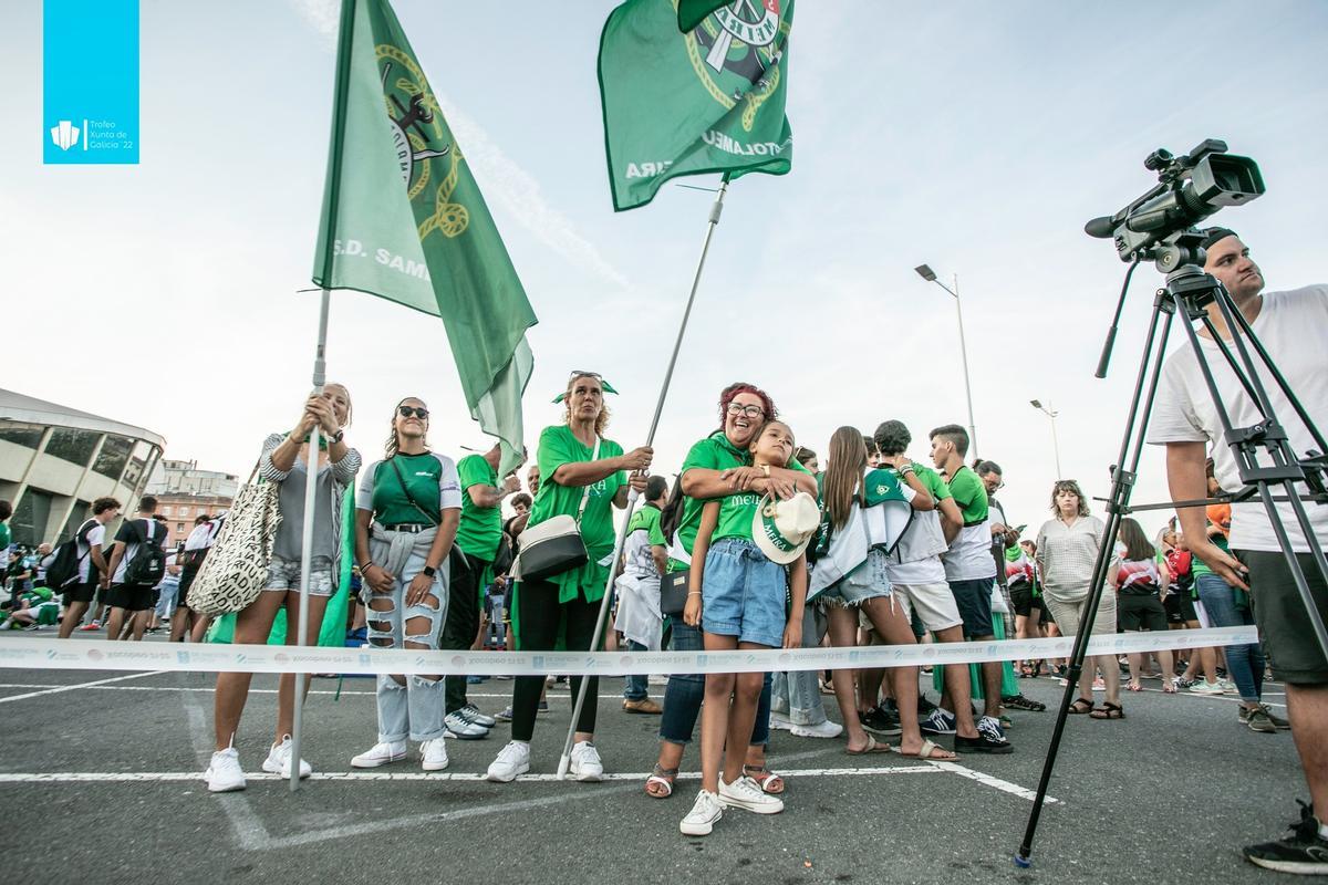 Aficionados de Meira celebran el triunfo en la Liga Galega de Traiñeiras.