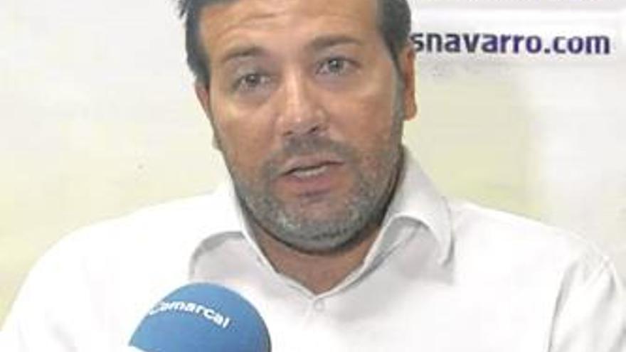 El entrenador del Novelda, con Castelló