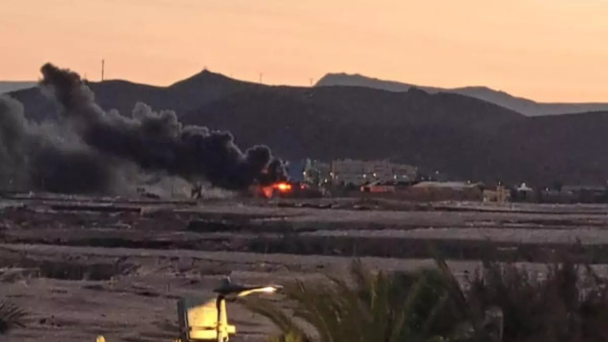 Arde un almacén de tomates abandonado en Ingenio