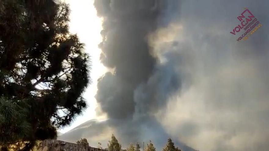 Penacho del volcán de La Palma visto desde Tacande