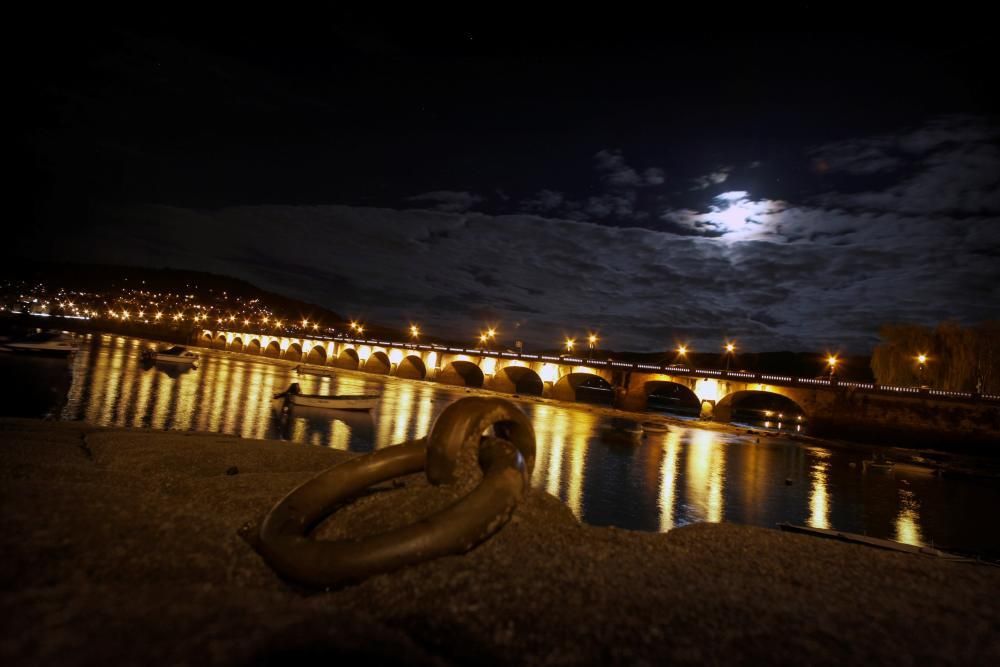 Así se vio la superluna en Galicia y en el mundo