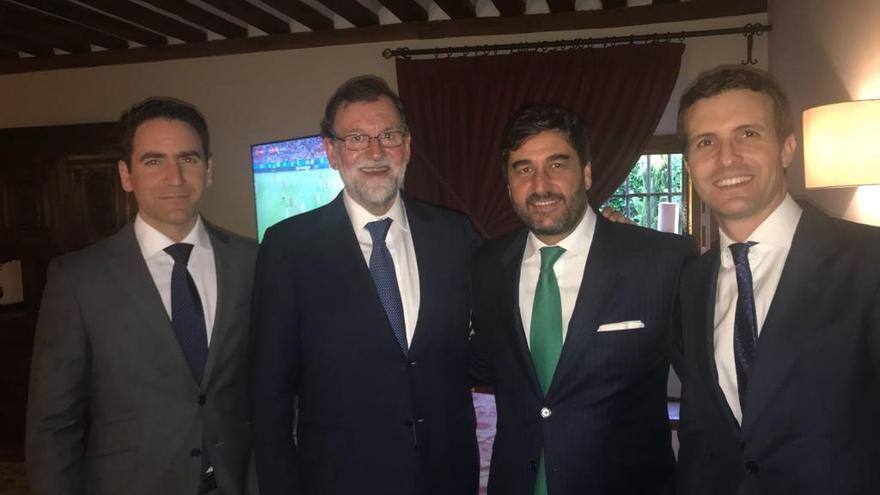 Pablo Casado y Teodoro García vieron el fútbol con Rajoy.