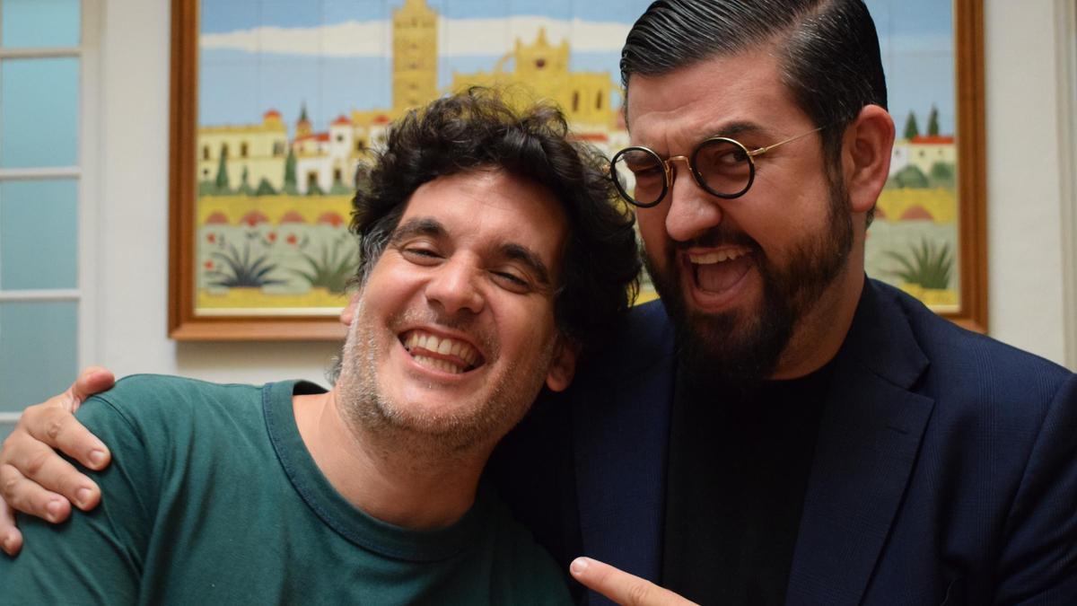 Manu Sánchez y Julio Muñoz, creadores y protagonistas de 'Giraldilla, la veleta de Sevilla'