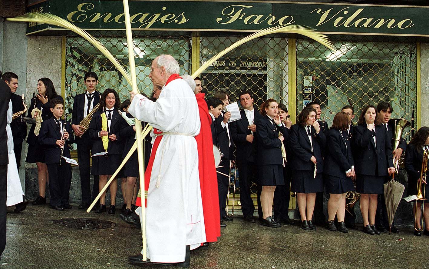 2000 Imagen de la procesión de la Borriquita dentro de la Semana Santa de Vigo Jesús de Arcos.jpg