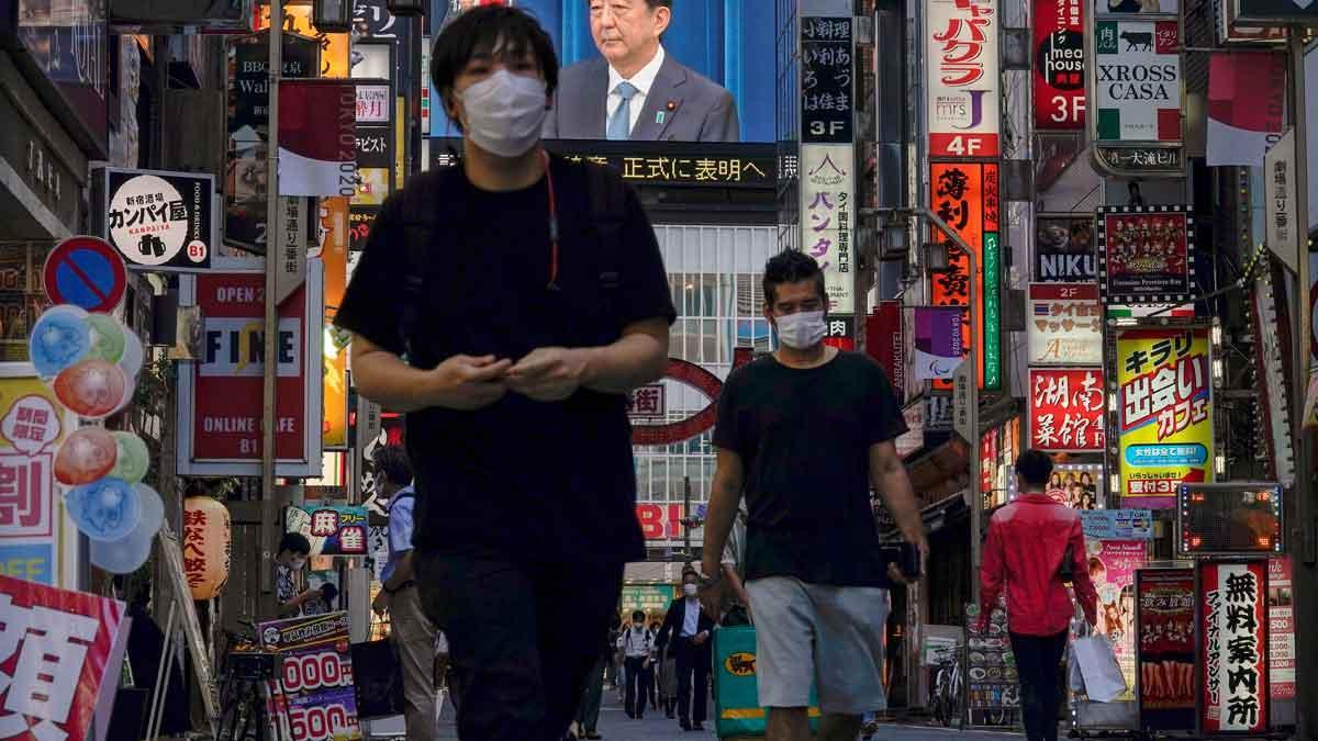 Gente en una calle de Tokio