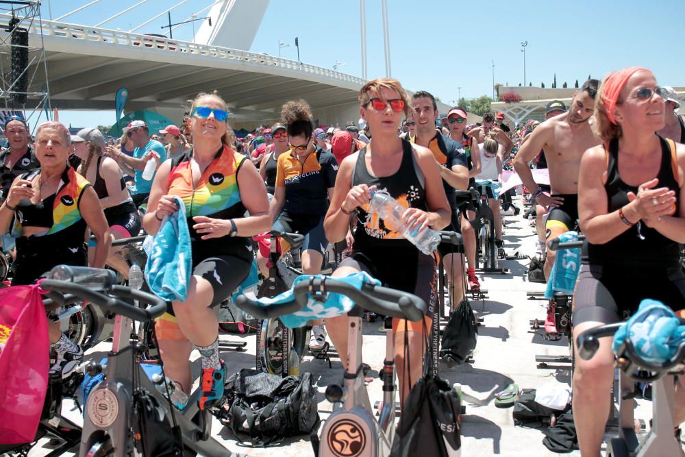 Récord mundial de personas en bicis estáticas en la Ciudad de las Ciencias