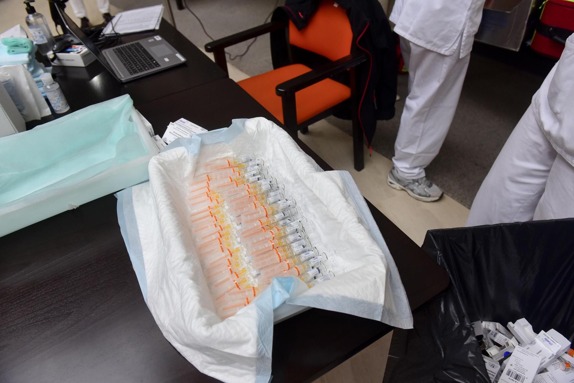 Vacunación en la residencia Torrente Ballester