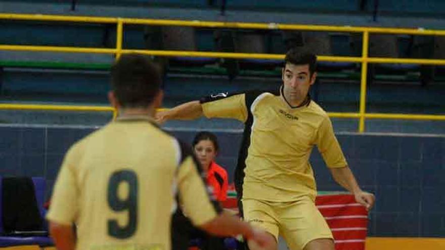 Velasco, durante el entrenamiento amistoso ante el Albense.