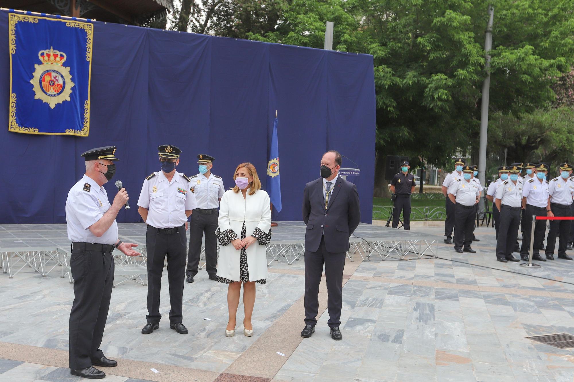 Ceremonia de entrega del bastón de mando  al inspector jefe de la Comisaría de la  Policía Nacional de Orihuela