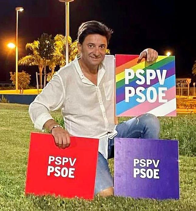 Ferran Sebastià, con los logos del partido, en una imagen de archivo.