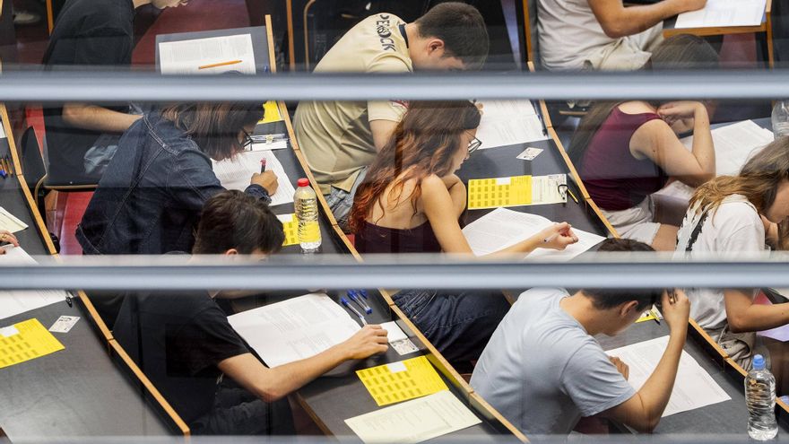 La nova selectivitat s’estrena a Catalunya amb un descens de notes i aprovats