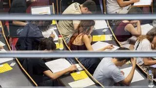 La nueva selectividad se estrena en Catalunya con un descenso de notas y aprobados