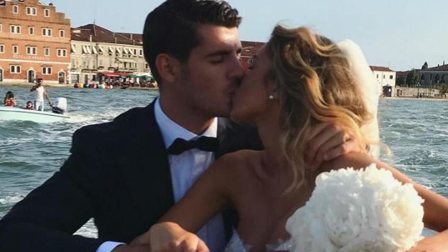 Morata y Alice durante la boda en Venezia.