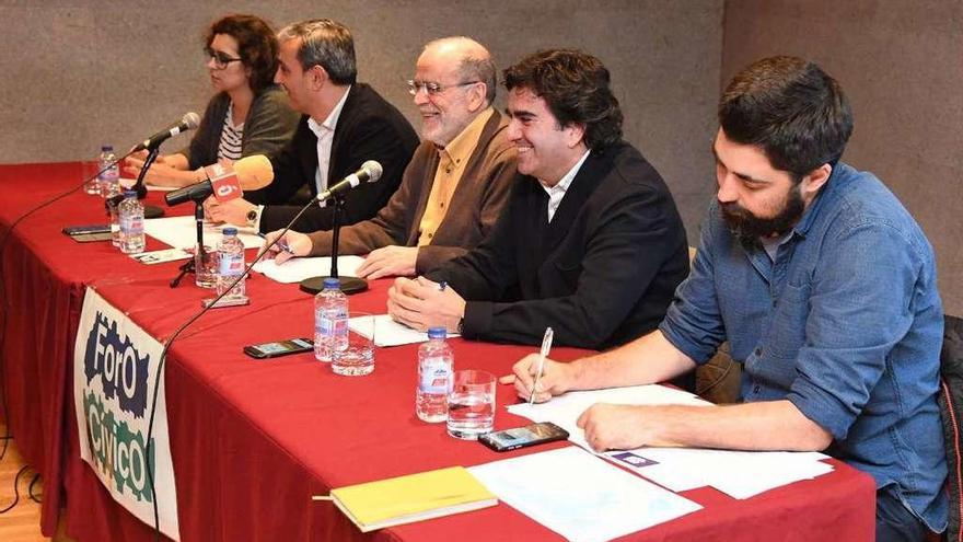 Avia Veira, José Manuel García, Antón Luaces, Martín Fernández Prado y Xiao Varela, ayer, en la ONCE.