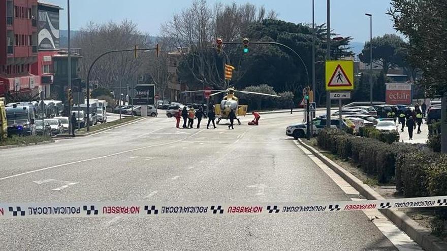 Tres homes resulten ferits en llençar-se pel celobert d&#039;un bloc que els Mossos registraven a la Jonquera