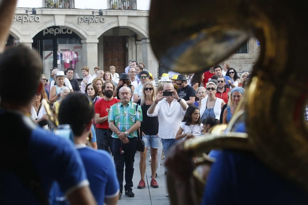 Desfile del II Festival "La Grapa"