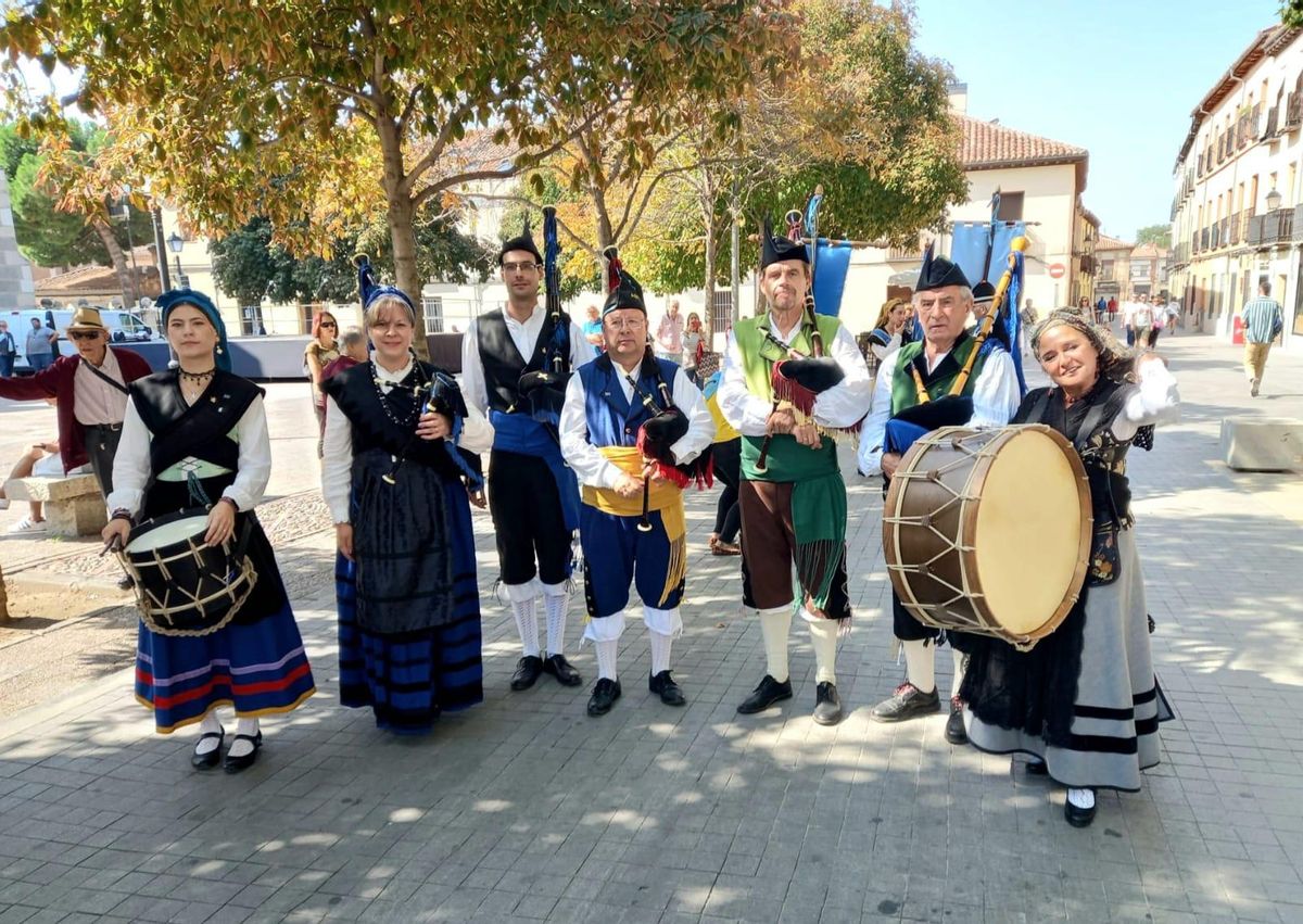 Varios miembros de Na Llende. De izquierda a deercha, Irene Méndez, Noelia Camaño, David Ruiz , Javier Méndez, Fernando Rabadan, Benito Martino y Rosa García