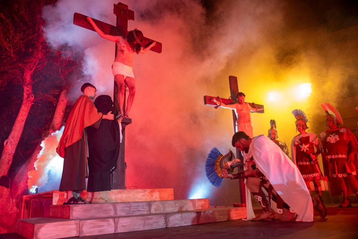 Agüimes revive la Pasión de Orlando Hernández con más de un centenar de vecinos en su casco histórico