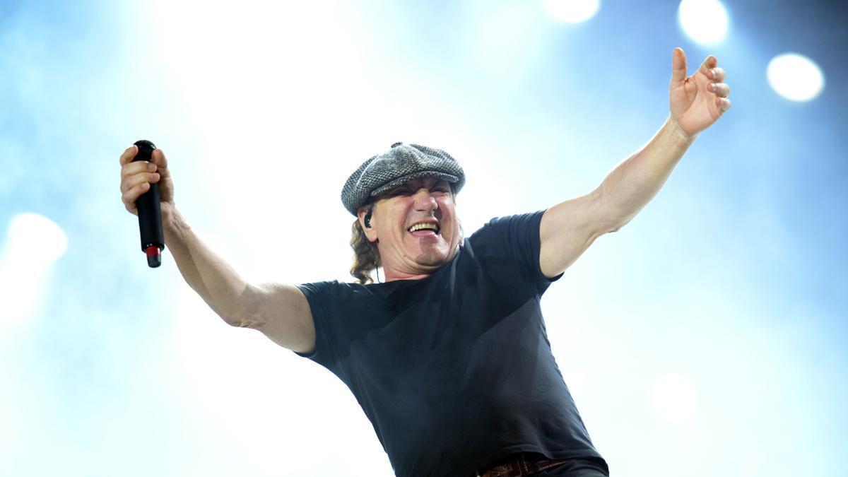 El cantante británico Brian Johnson de la banda australiana de hard rock AC/DC.