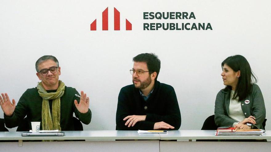 ERC pacta amb el PSOE una consulta sobre els acords presos en una taula de diàleg entre governs