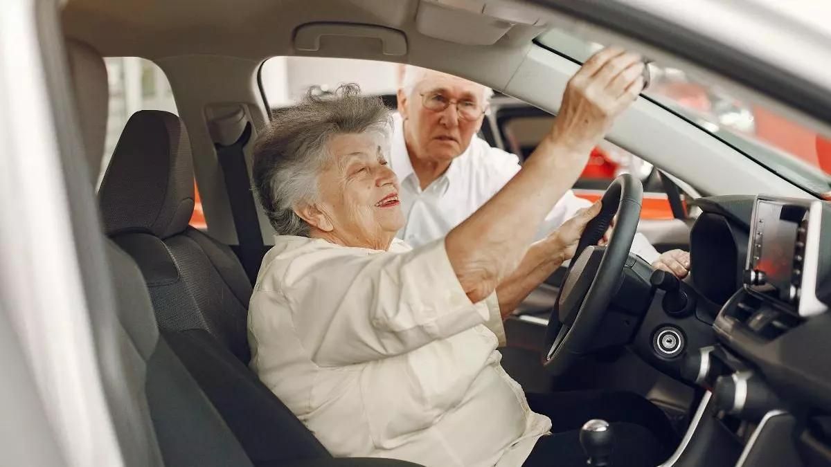 ¿Qué es la "pobreza en el transporte"? Este es el nuevo término de la DGT que afecta a miles de conductores