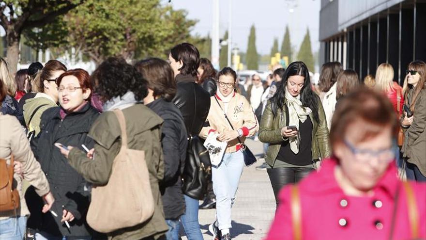 Casi 3.900 auxiliares de enfermería optan a más de 400 plazas