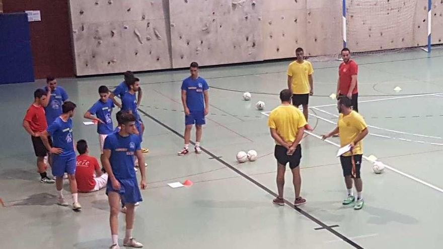 Imagen de uno de los entrenamientos del Atlético Benavente.