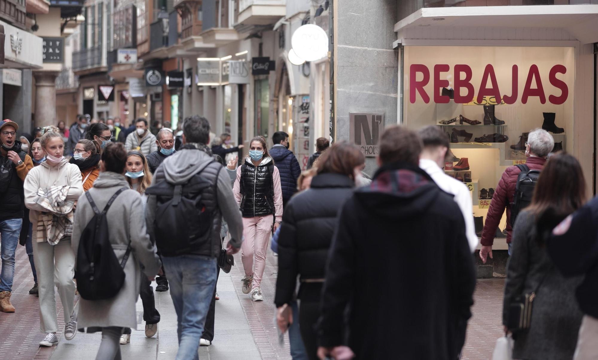 Primer día de rebajas: «Esperamos salvar la temporada de Navidad, que ha sido nefasta»