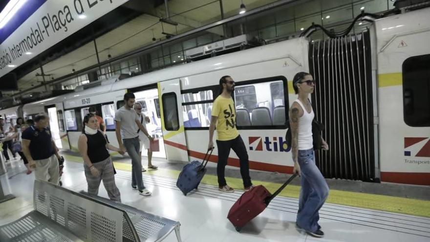 El año pasado el metro transportó 700.000 pasajeros, el 80% residentes en Palma.