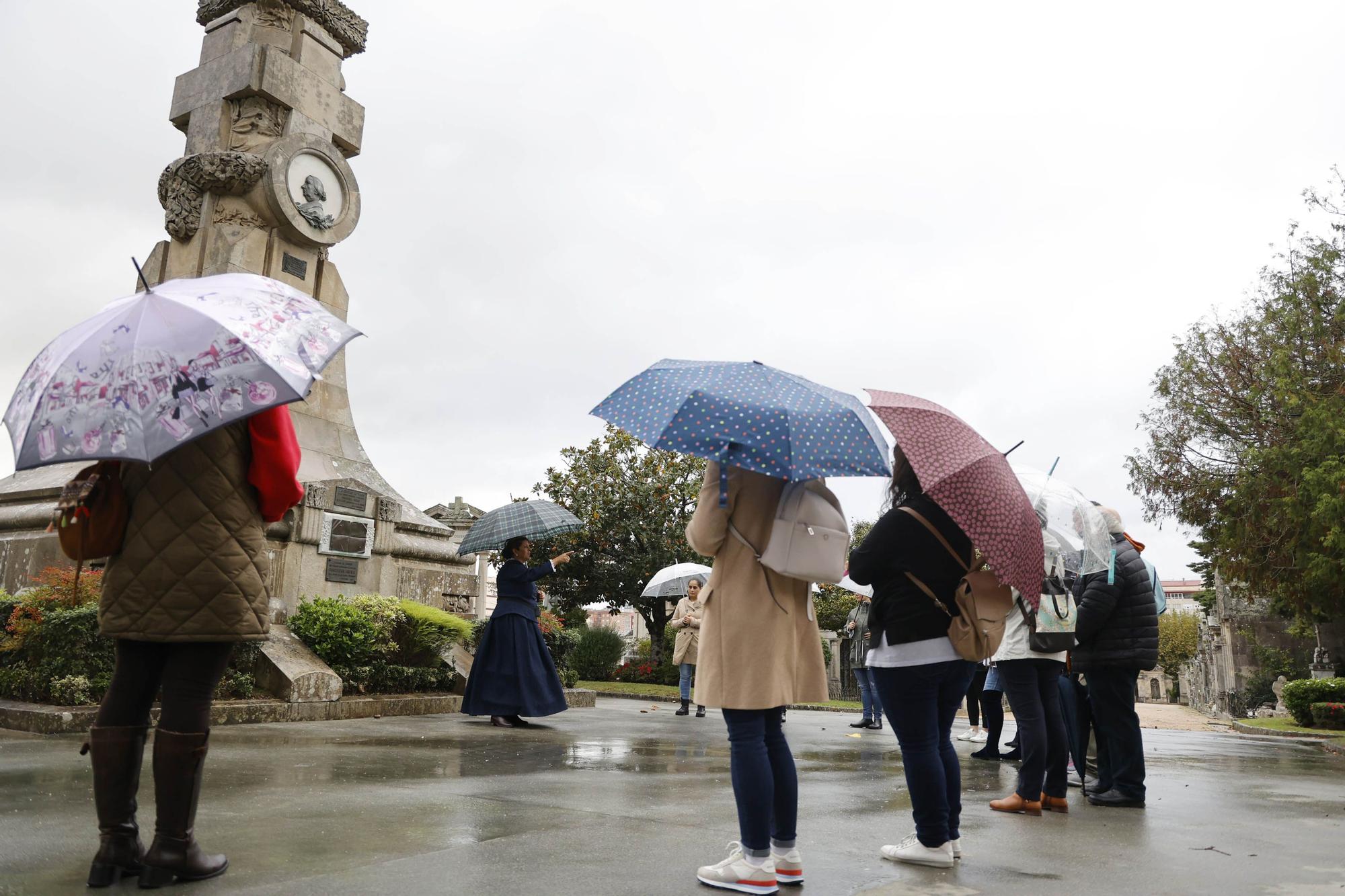 Recorremos el cementerio de Pereiró con Cachamuiña, Concepción Arenal e Irene Ceballos