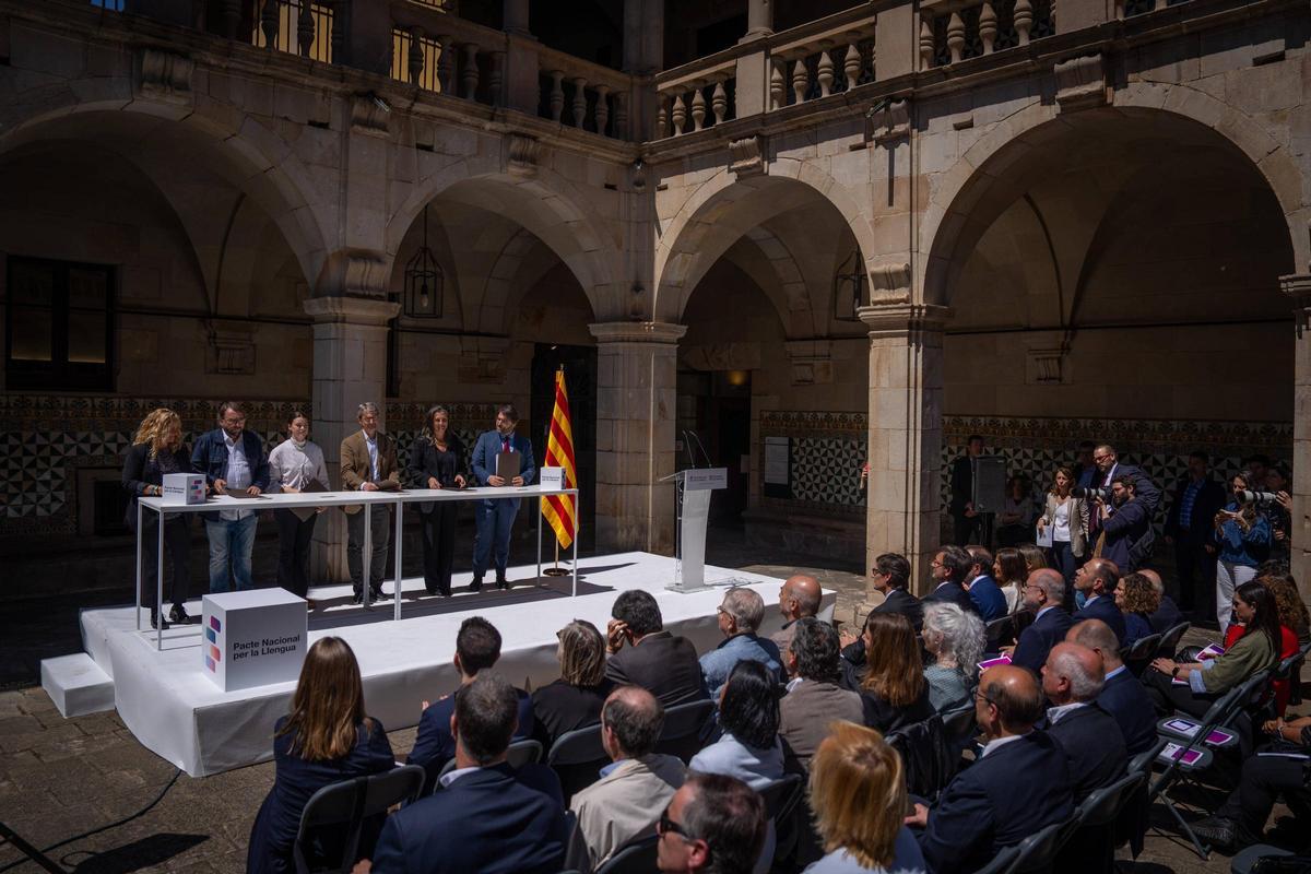 Acto de firma del Pacte Nacional per la Llengua