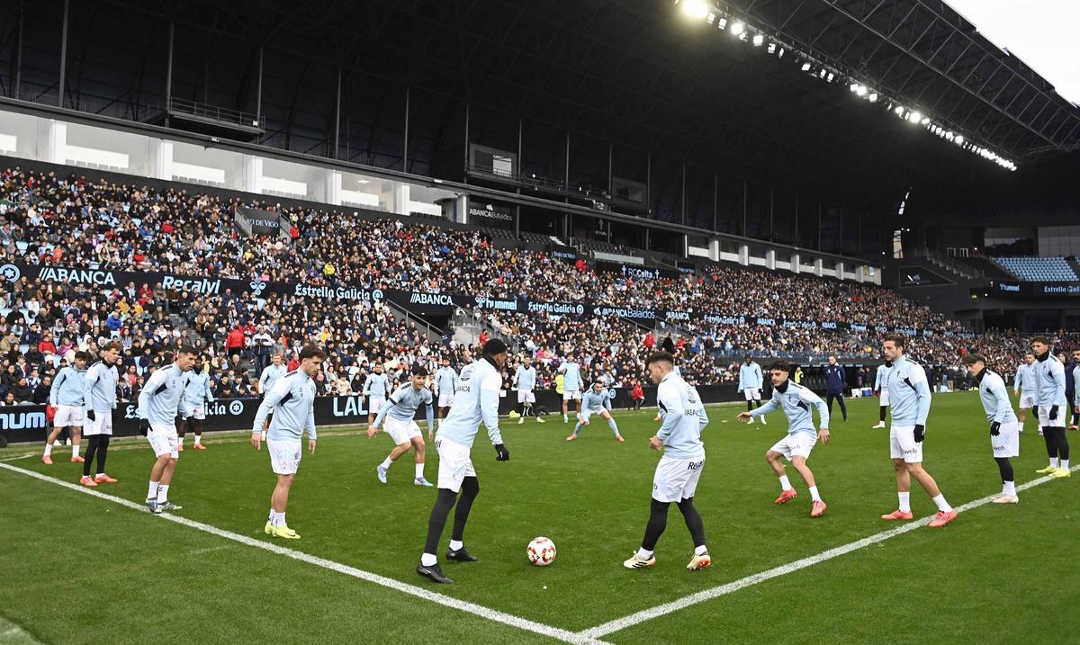 La grada de Tribuna, a rebosar durante la sesión navideña.