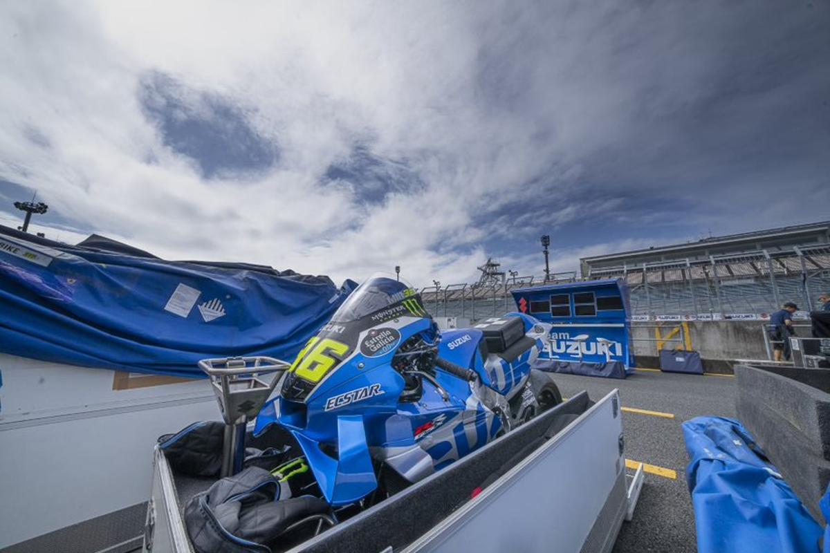 Las cajas del equipo Suzuki, en Motorland.