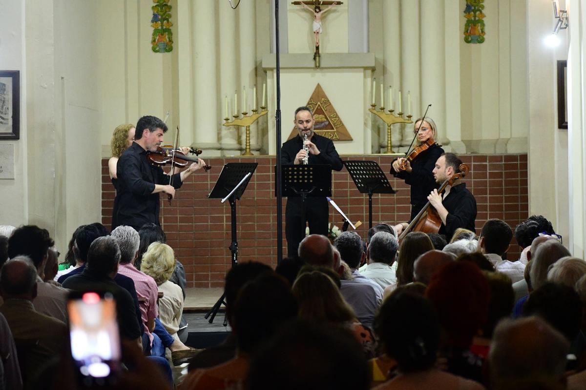 La representación de la Orquesta de Extremadura actuando en Santa Cruz de la Sierra (Bolivia).